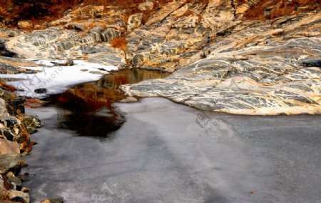 冰雪彩石溪图片