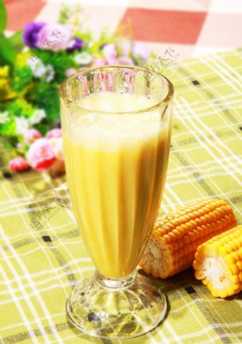 玉米汁玉米玻璃杯图片