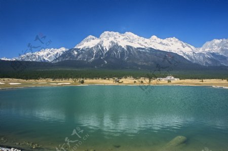 丽江玉龙雪山湖泊图片