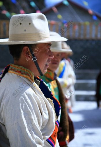 四川阿坝州金川藏族男人服饰图片