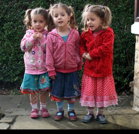 3個國外小女孩图片