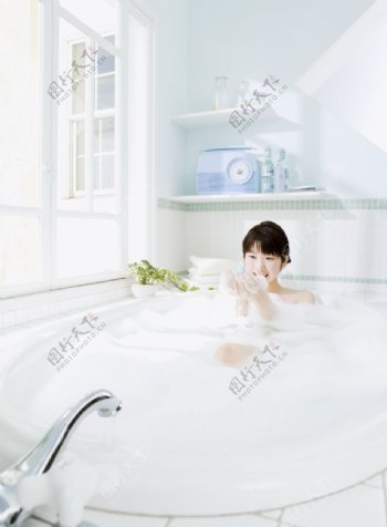 女性轻松淋浴0313