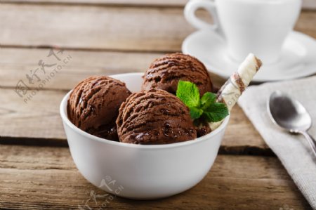 巧克力冰激凌