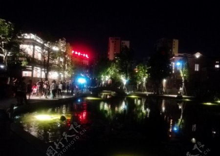 泉州晋江五店市古厝池塘灯光夜景