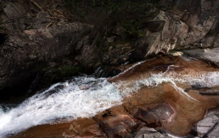 白马大峡谷瀑布