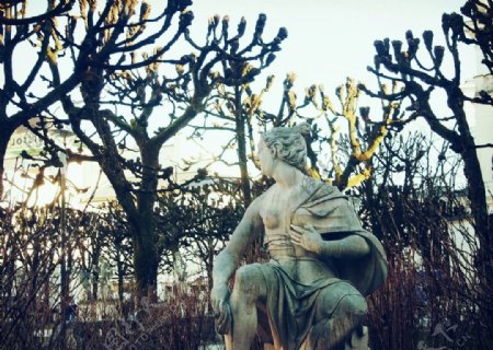 米拉贝尔花园内雕像