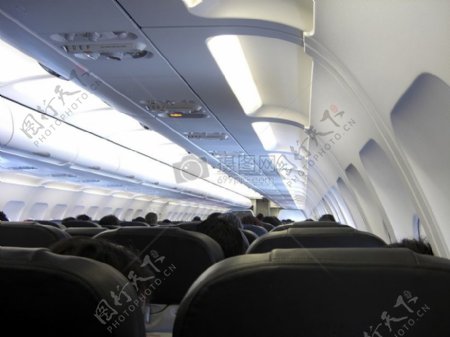 飞机乘客的后视图