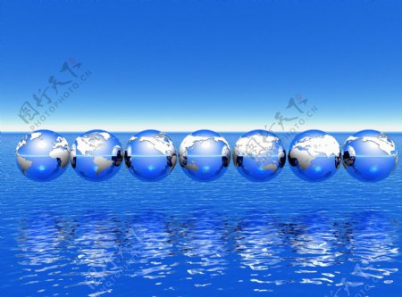 海洋上一排整齐的蓝色地球图片