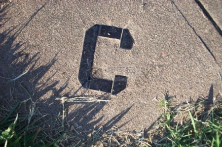 字母C在瓷砖