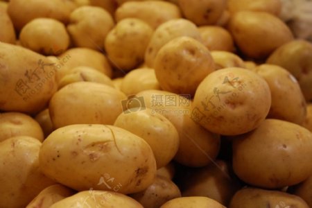 堆放的土豆