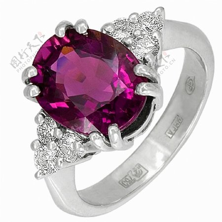 紫色宝石戒指