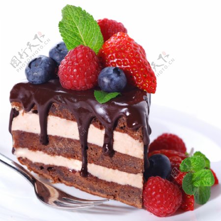 水果蓝莓巧克力蛋糕图片