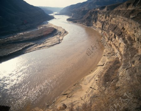高山河流景色图片