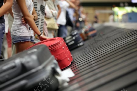 机场乘客与行李图片