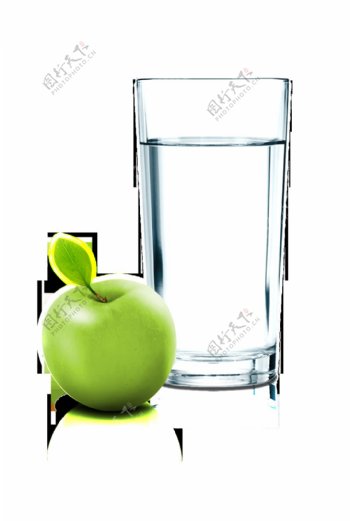苹果和一杯水