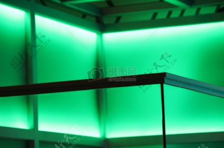 展览馆里的绿色光线展示