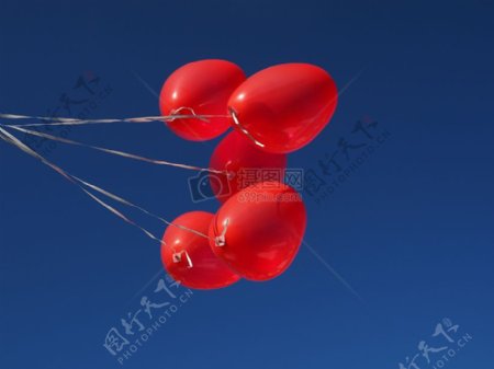 飘舞的红色气球