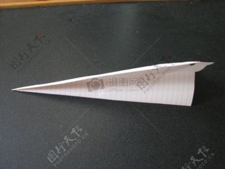 小时候折的纸飞机
