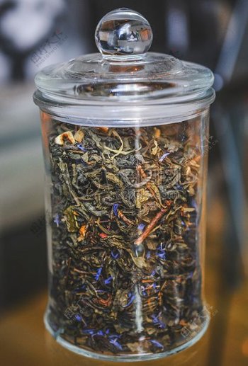 玻璃罐里的茶叶