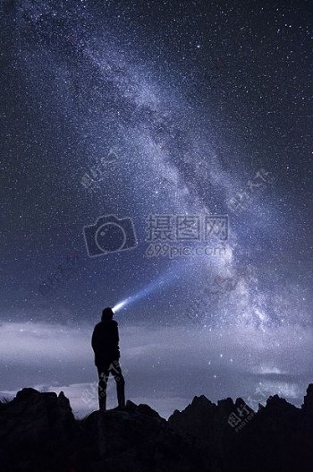 光山天空夜晚星系银河系路明星冒险探险家
