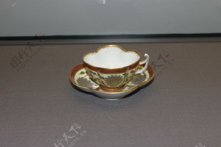 英国皇家描边彩绘茶杯茶壶图片