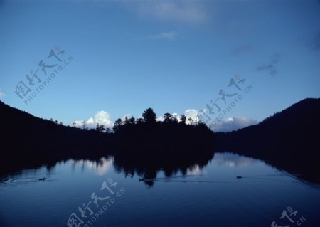 湖泊摄影图片