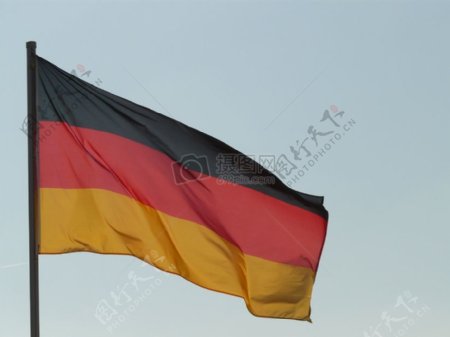 天空下的德国国旗