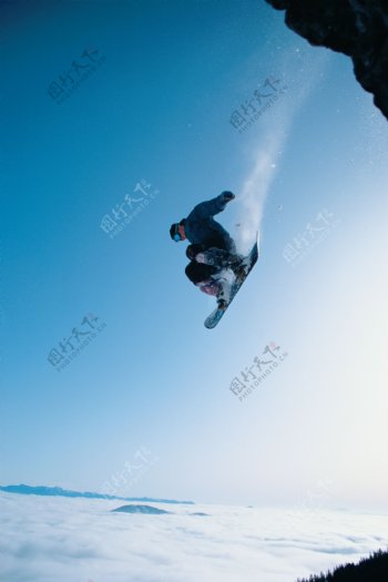 极限雪上滑板运动摄影图片