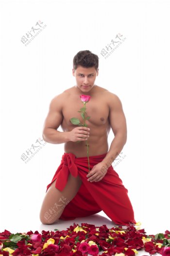 跑着拿玫瑰花的舞蹈男人图片