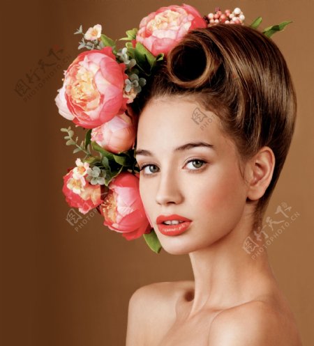 头戴鲜花的女人图片
