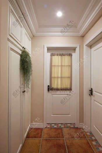 美式简约室内走廊设计图