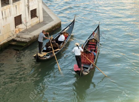 水城河流上的木船图片