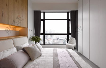港式时尚卧室大床窗户设计图