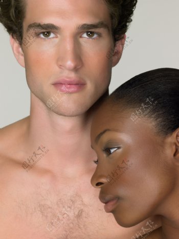 黑人女性与男性模特图片