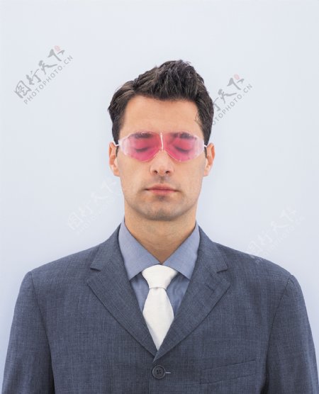 戴眼镜的商务男士图片