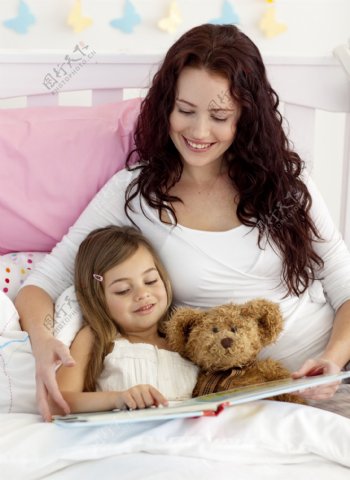年轻妈妈与女儿图片