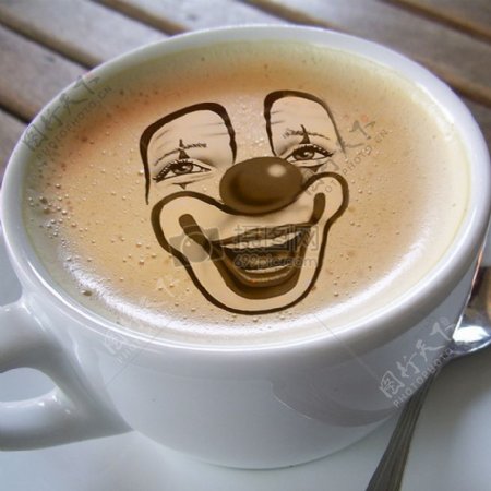杯咖啡小丑小丑的脸面对马戏团泡沫