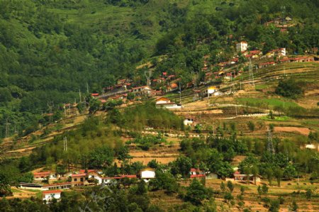 绿色山村风景图片