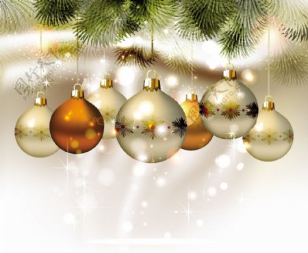 圣诞树树枝挂满闪亮的圣诞球