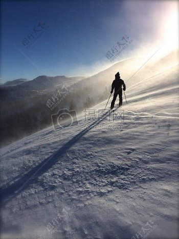 滑雪中的人