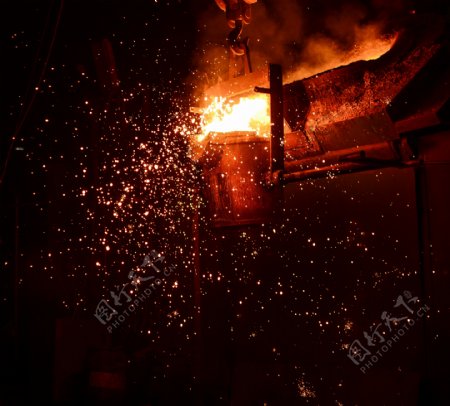 钢铁熔炉图片
