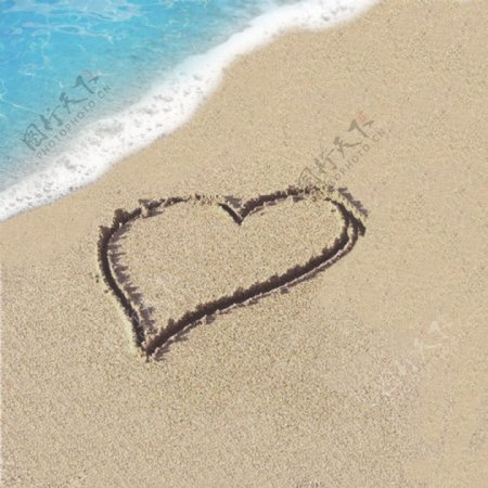 海滩上的爱心