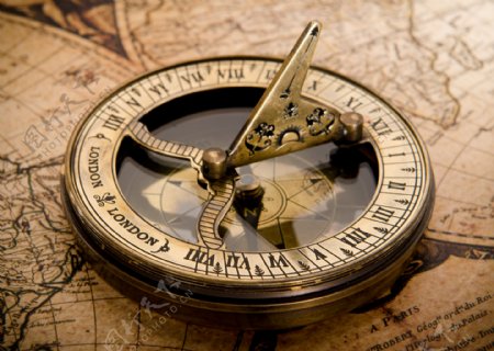 指南针与航海地图