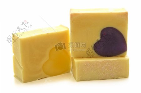 印有紫色心形的香皂