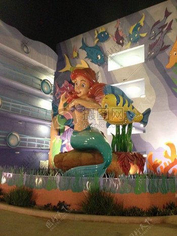 迪尼斯乐园中的美人鱼塑像
