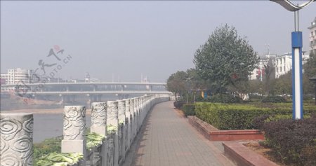 锦江河畔的石砌雕花护栏