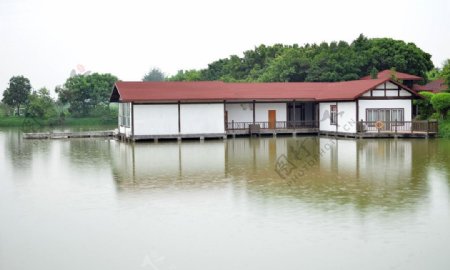 水湖木屋