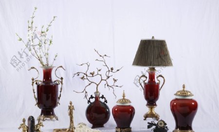 中式陶瓷配铜红色花瓶罐子