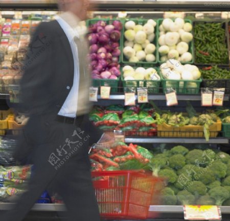 超市购物购物筐蔬菜
