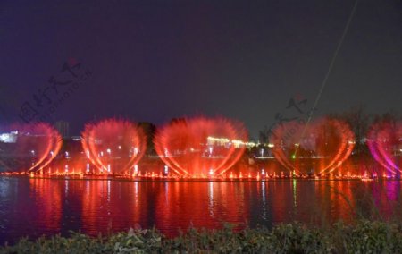 兴仁县东湖音乐喷泉夜景